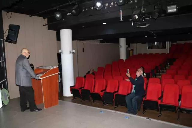 Kılıçdaroğlu'na karşı adaylığını açıkladığı toplantıya sadece 7 kişi katıldı Kılıçdaroğlu'na karşı adaylığını açıkladığı toplantıya sadece 7 kişi katıldı