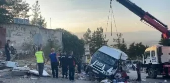 Gaziantep'te freni boşalan kamyon 3 araca çarptı: 5 ölü, 17 yaralı