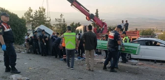 Gaziantep'te freni patlayan kamyon kırmızı ışıktaki araçlara çarptı: 6 ölü, 16 yaralı