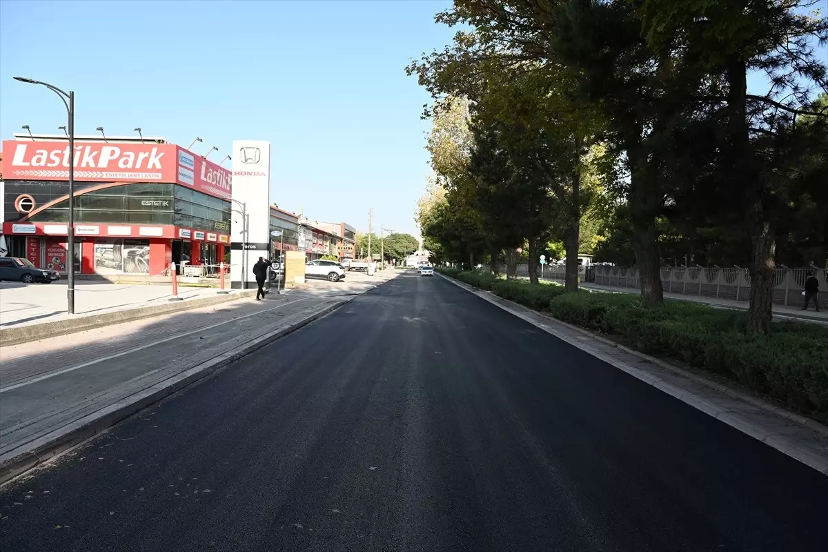 Konya Büyükşehir Belediyesi Çakırlı Caddesi'nde Asfaltlama Çalışması Yaptı