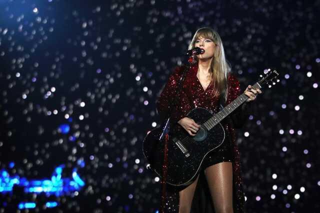 Taylor Swift'in konser filmi Eras Tour vizyona girmeden 100 milyon dolarlık bilet satışı ile rekor kırdı Taylor Swift'in konser filmi Eras Tour vizyona girmeden 100 milyon dolarlık bilet satışı ile rekor kırdı