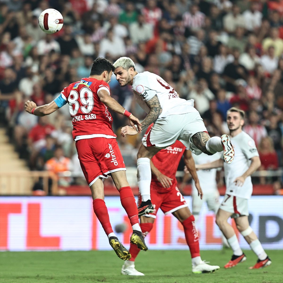 Bitexen Antalyaspor-Galatasaray Maçının İlk Yarısı 0-0 Berabere Tamamlandı