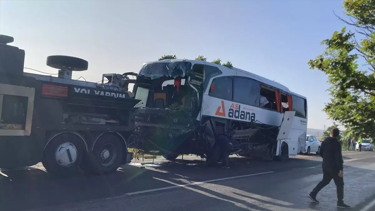 Kayseri'de otobüs kazası: 15 kişi yaralandı