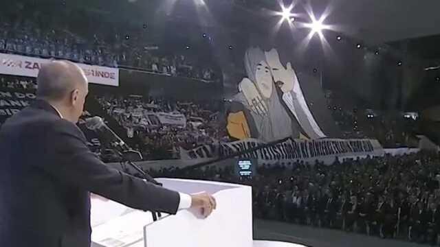 Kongrede Cumhurbaşkanı Erdoğan'ı duygulandıran koreografi! Nemli gözlerle izledi Kongrede Cumhurbaşkanı Erdoğan'ı duygulandıran koreografi! Nemli gözlerle izledi