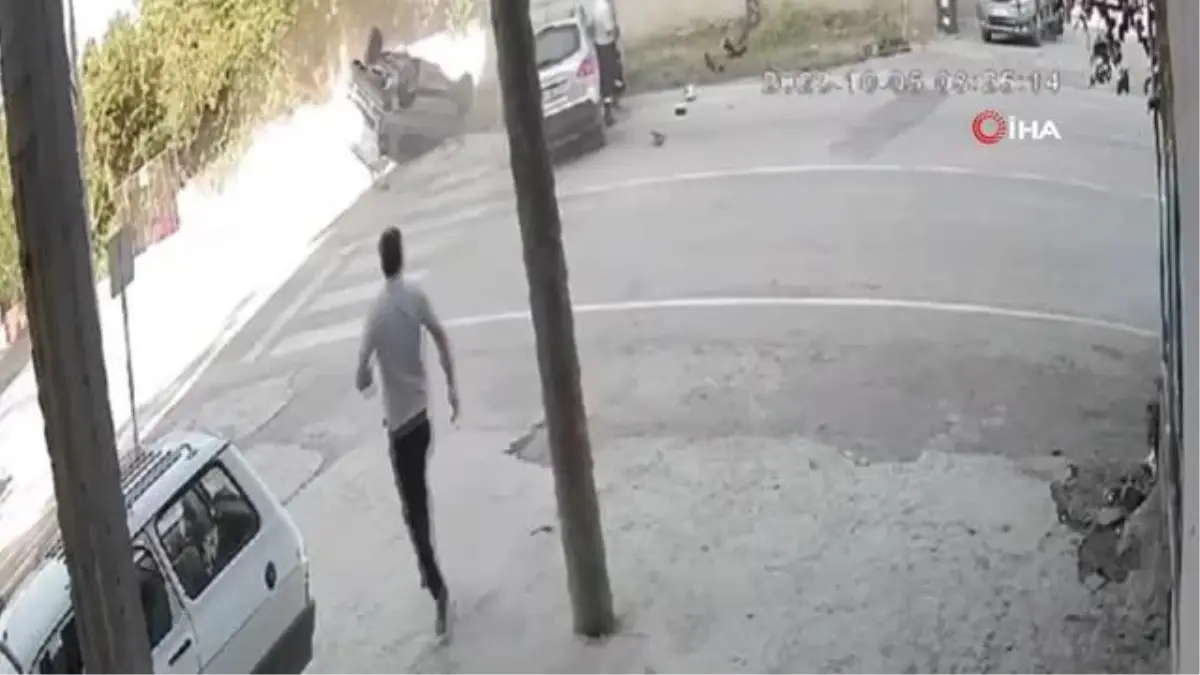 Osmaniye'de Kafa Kafaya Çarpışan Otomobillerin Kaza Anı Güvenlik Kamerasında