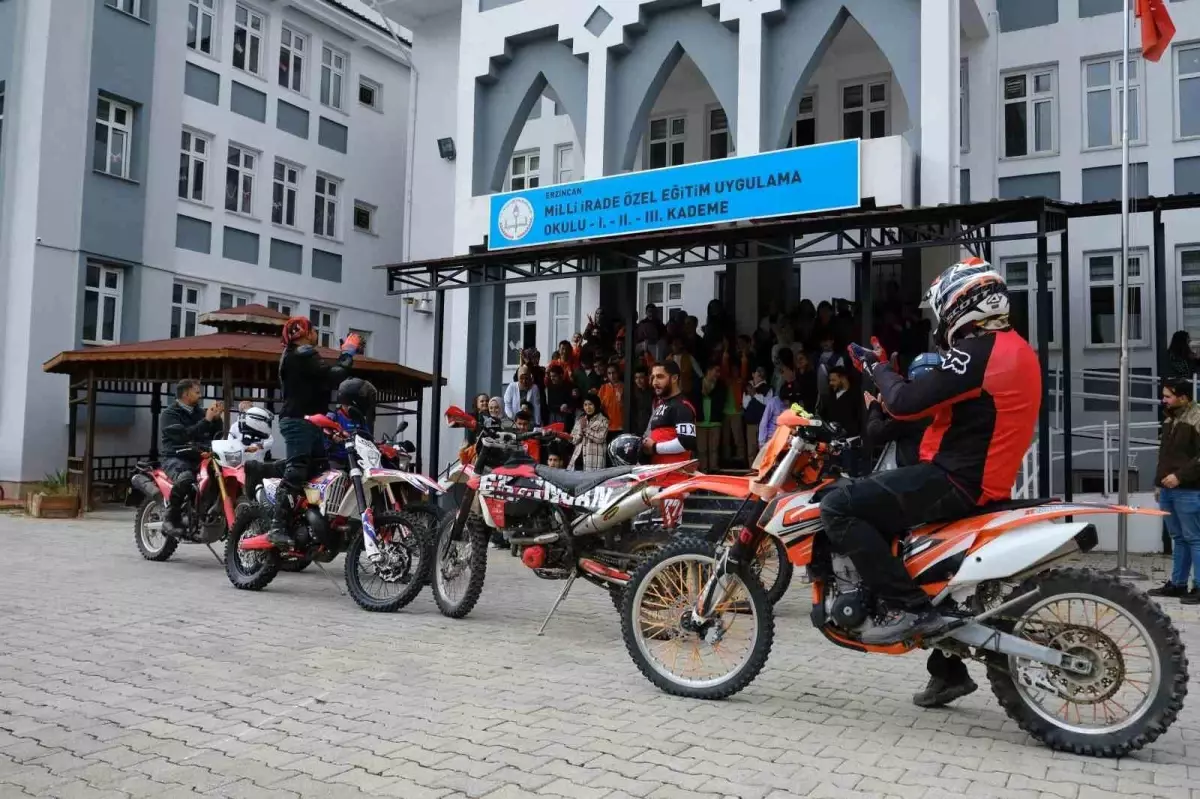 Erzincan'da Özel Çocuklara Motocross Sürprizi