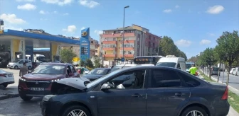 Sancaktepe'de Otomobil Kazası: 2 Yaralı