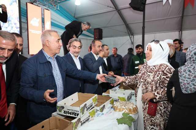Sultangazi'de 4. Geleneksel Malatya Yöresel Ürün Günleri Başladı Sultangazi'de 4. Geleneksel Malatya Yöresel Ürün Günleri Başladı