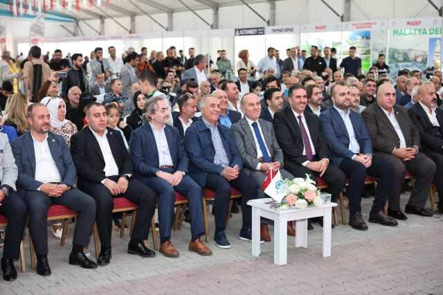 Sultangazi'de 4. Geleneksel Malatya Yöresel Ürün Günleri Başladı Sultangazi'de 4. Geleneksel Malatya Yöresel Ürün Günleri Başladı