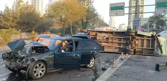 Beşiktaş'ta Otomobil ile Minibüs Çarpıştı: 4 Yaralı