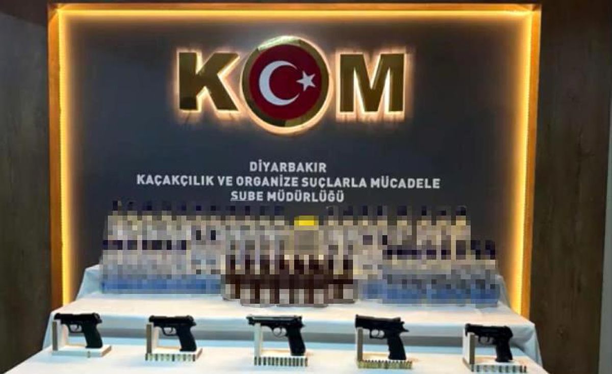 Diyarbakır'da Kaçakçılık Operasyonu: 127 Tabanca ve Binlerce Kaçak Ürün Ele Geçirildi