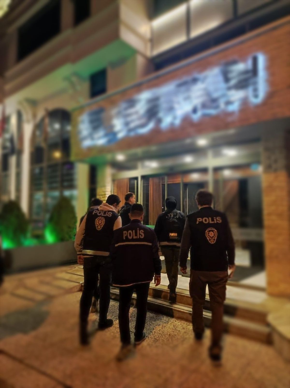 Eskişehir'de Huzur Uygulamasında 8 Kişi Yakalandı