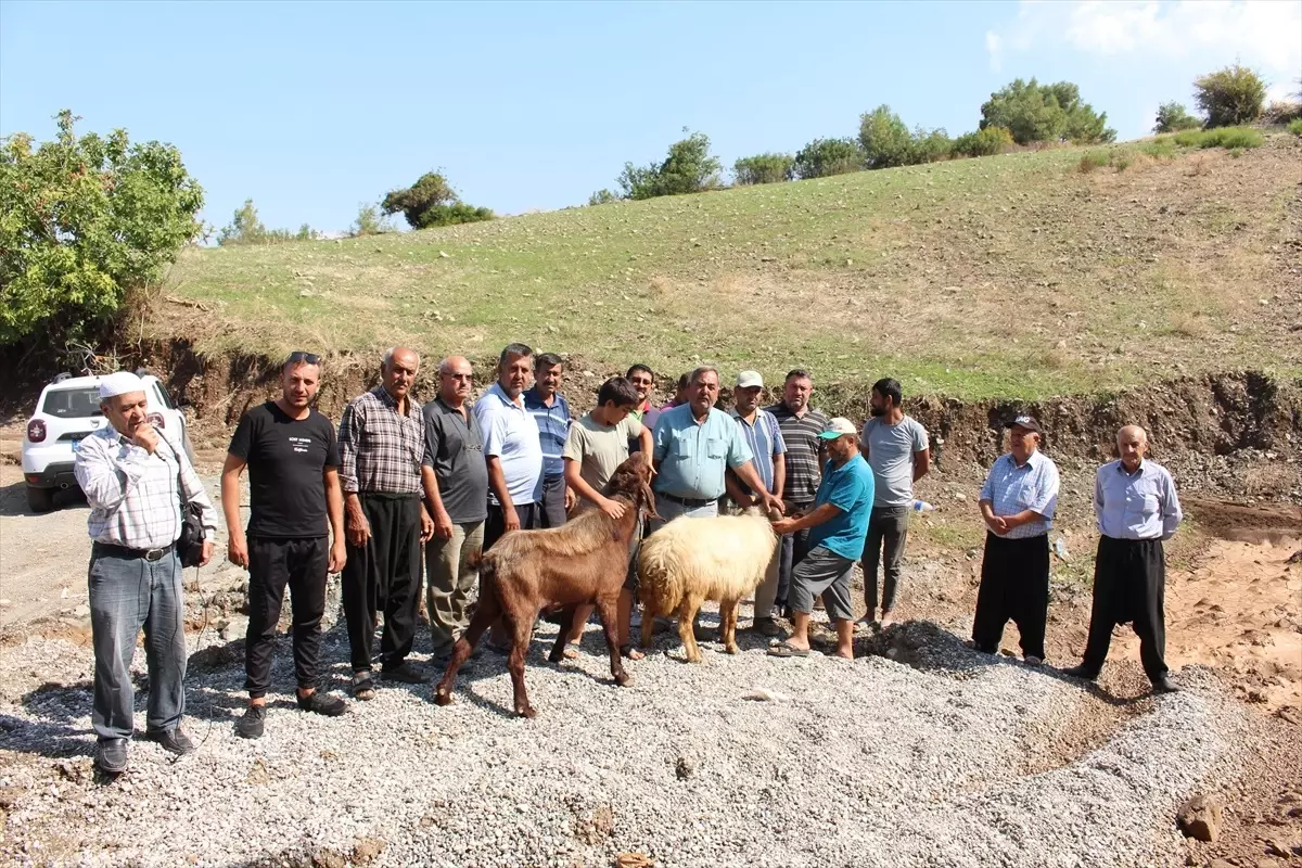 Hatay'da su sorunu giderilen depremzedeler mevlit okuttu
