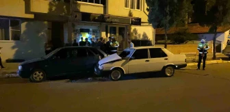 Edirne'de park halindeki araca çarpan otomobilde 2 kişi yaralandı