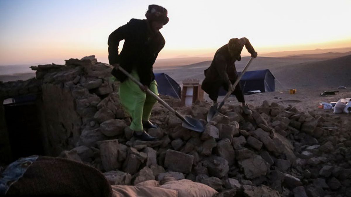 Afganistan'da deprem felaketinde ölü sayısı 2 bin 400'e yükseldi