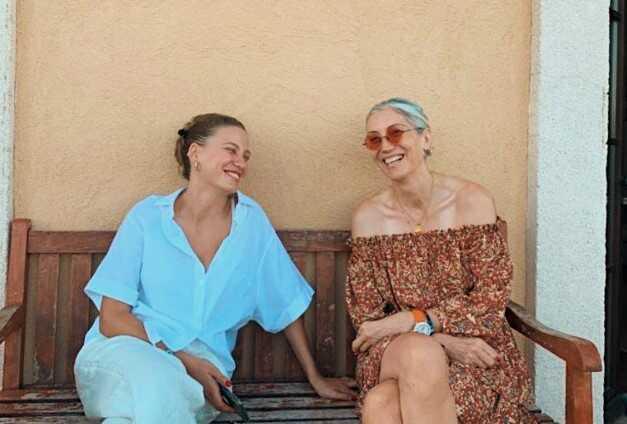 Annesi Cansu Tosun'un babasıyla yasak aşk yaşayan Serenay Sarıkaya'dan tek cümlelik yorum Annesi Cansu Tosun'un babasıyla yasak aşk yaşayan Serenay Sarıkaya'dan tek cümlelik yorum