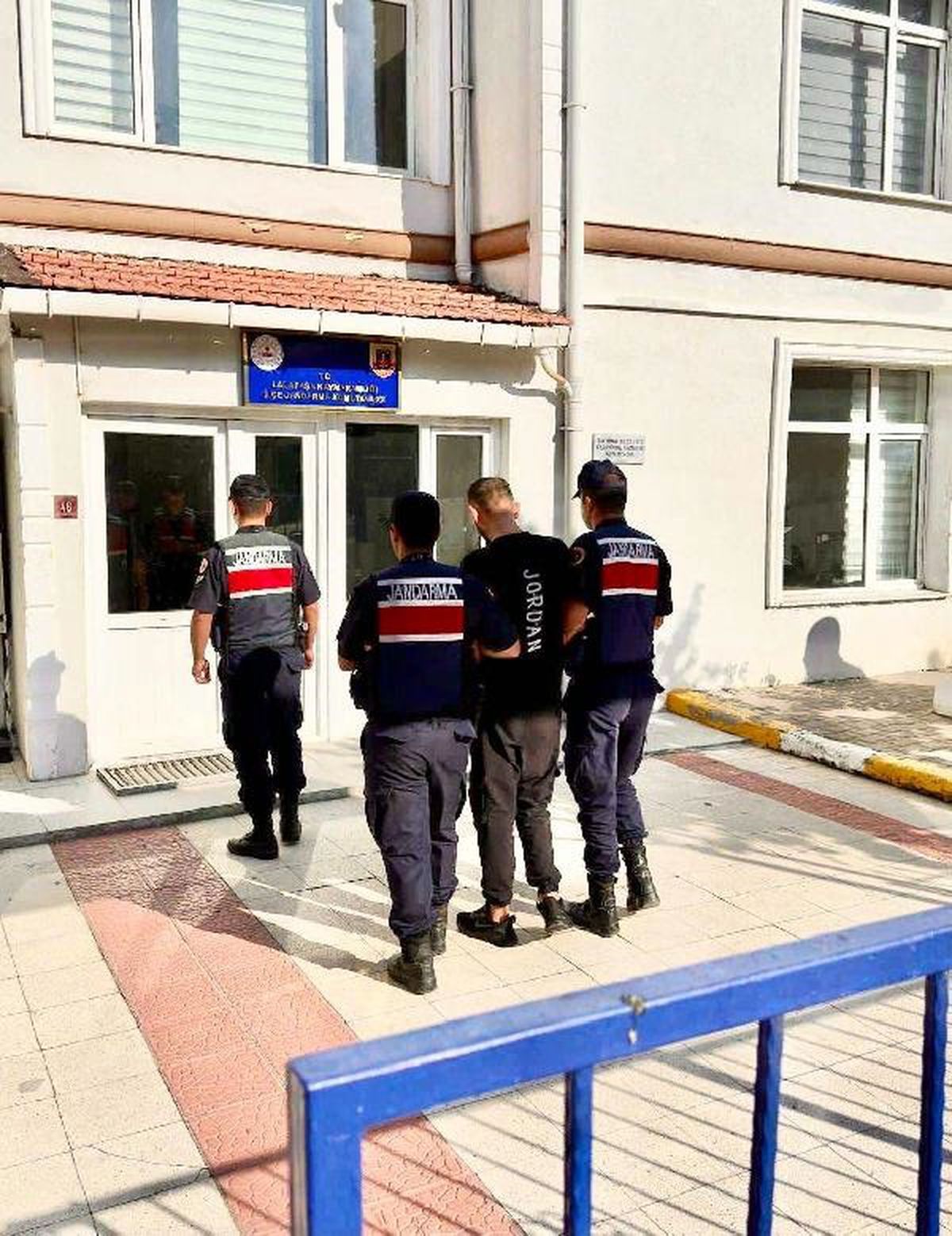 Edirne'de 'askeri personel' dolandırıcısı yakalandı
