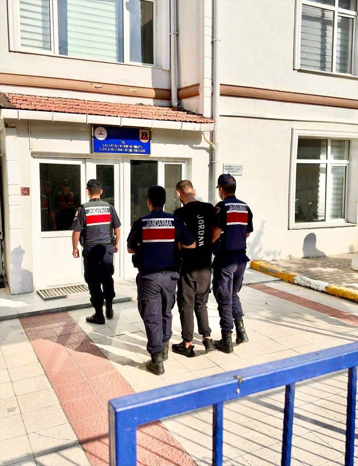 Edirne'de askeri personel olduğunu söyleyerek dolandırıcılık yaptığı ileri sürülen zanlı tutuklandı