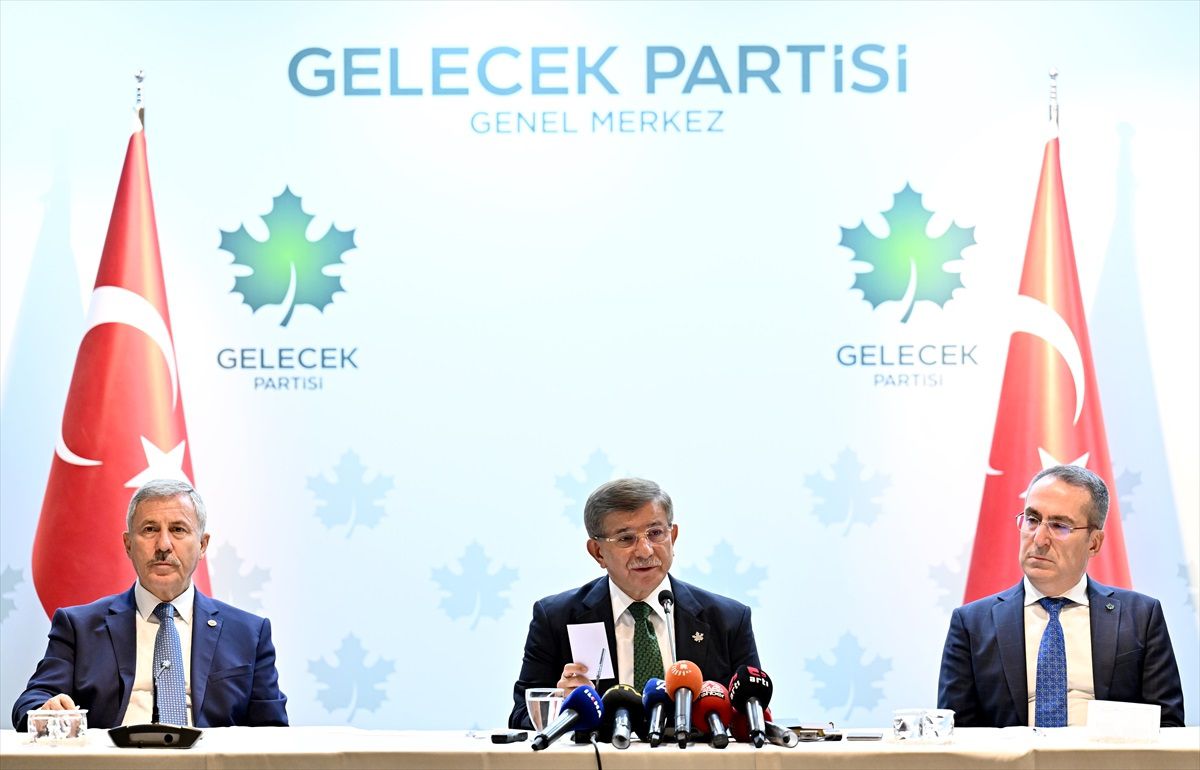 Ahmet Davutoğlu: Türkiye, Filistin'e diplomatik destek vermelidir