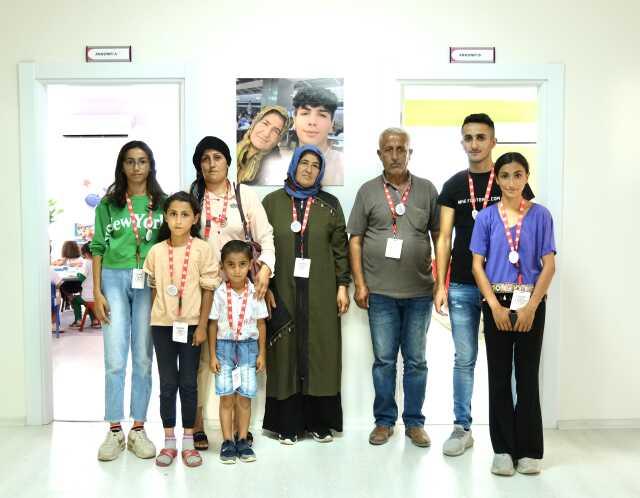 Gülben Ergen, Hatay'da açtığı okula depremde ölen Taha Duymaz'ın adını verdi Gülben Ergen, Hatay'da açtığı okula depremde ölen Taha Duymaz'ın adını verdi