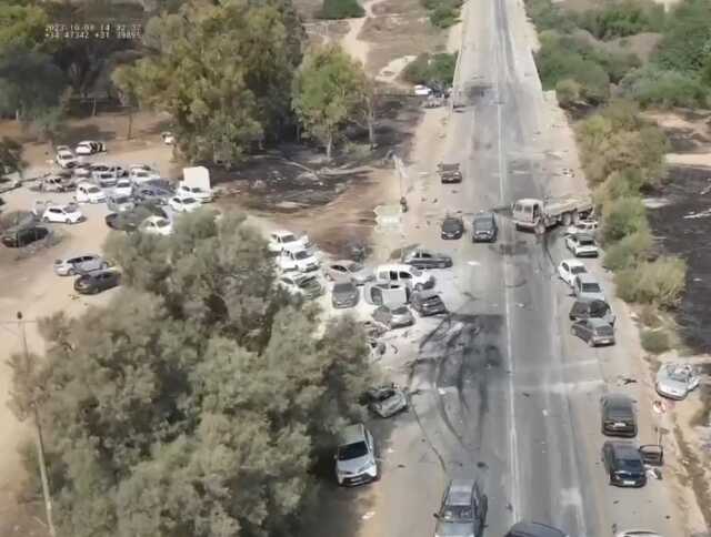 Hamas'ın baskın düzenlediği festivalden ölü taklidi yaparak kurtuldular Hamas'ın baskın düzenlediği festivalden ölü taklidi yaparak kurtuldular