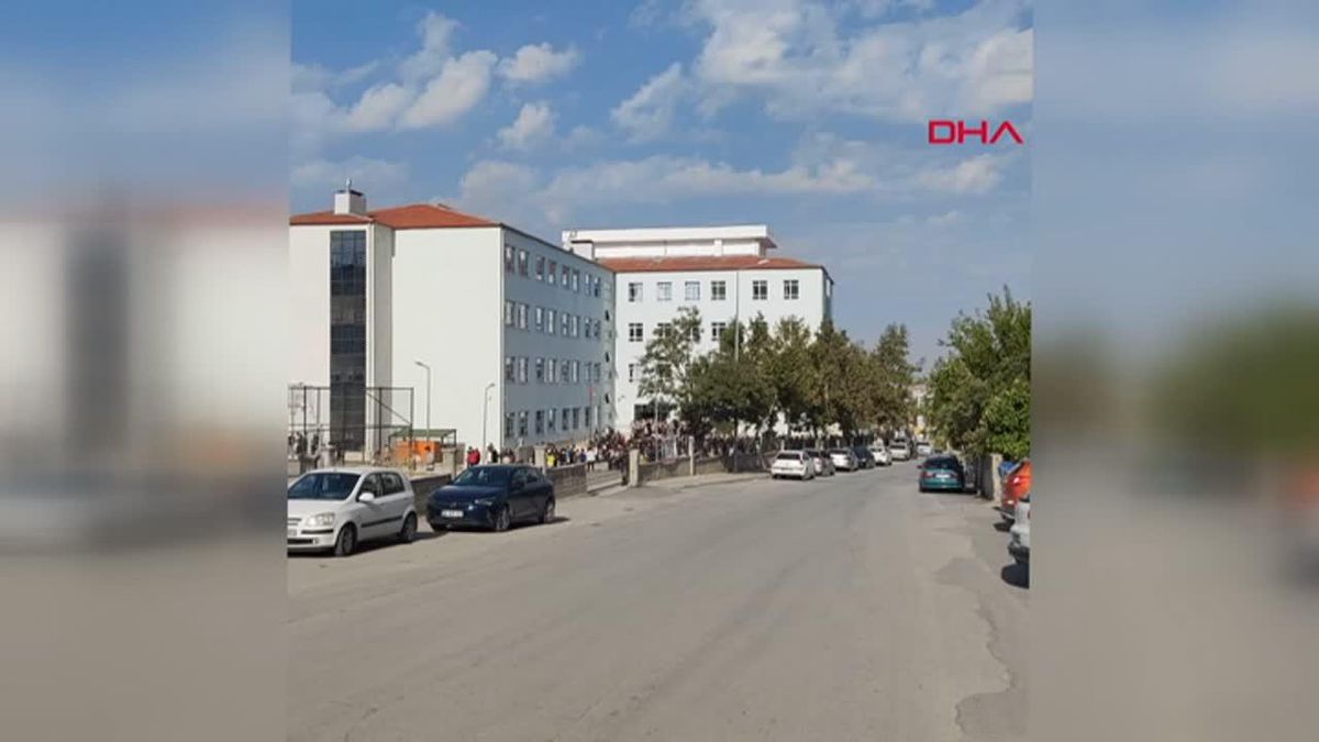 MALATYA'DA 4.3 BÜYÜKLÜĞÜNDE DEPREM;ÖĞRENCİLER DIŞARI KAÇTI