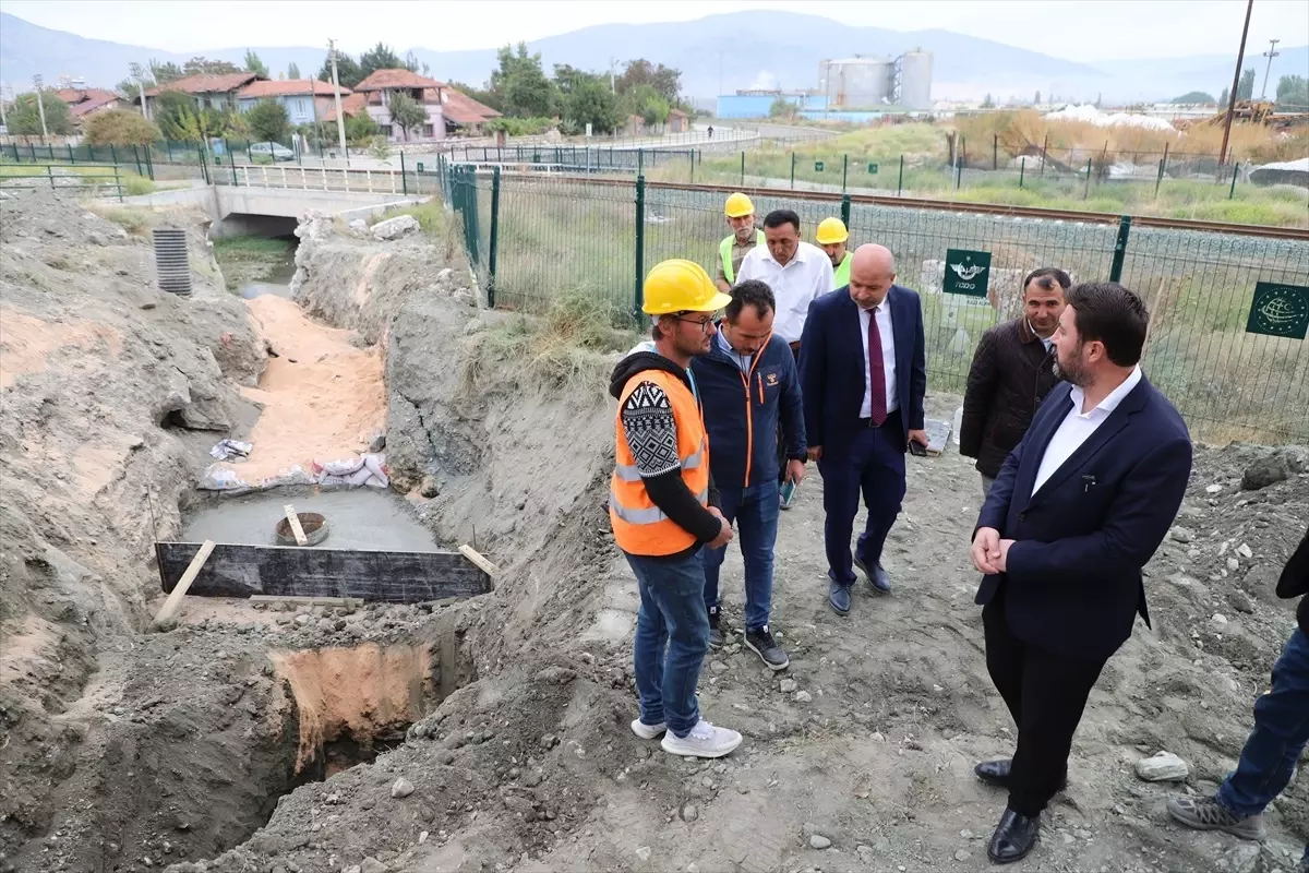 Turhal Belediyesi, Osman Gazi Mahallesi'nde yeni yağmur suyu hattı yapımına başladı