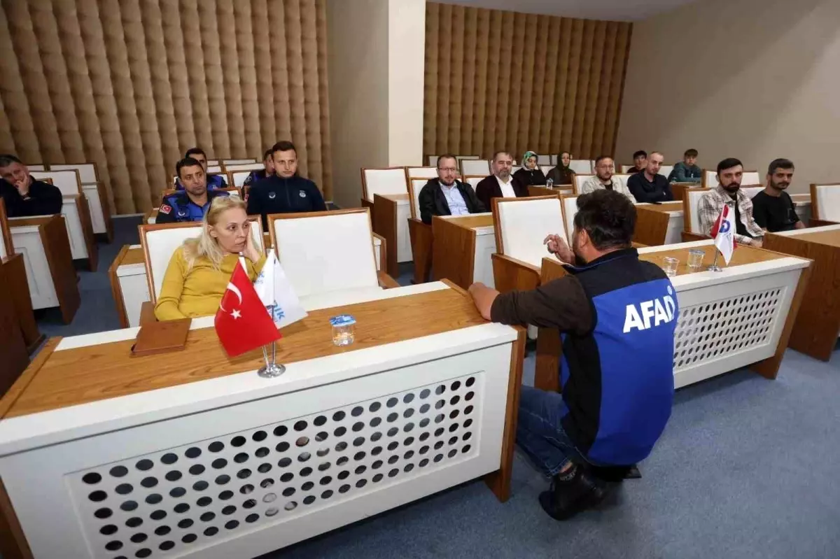 Canik Belediyesi'nde Afet Farkındalık Eğitimi ve Deprem Tatbikatı Gerçekleştirildi
