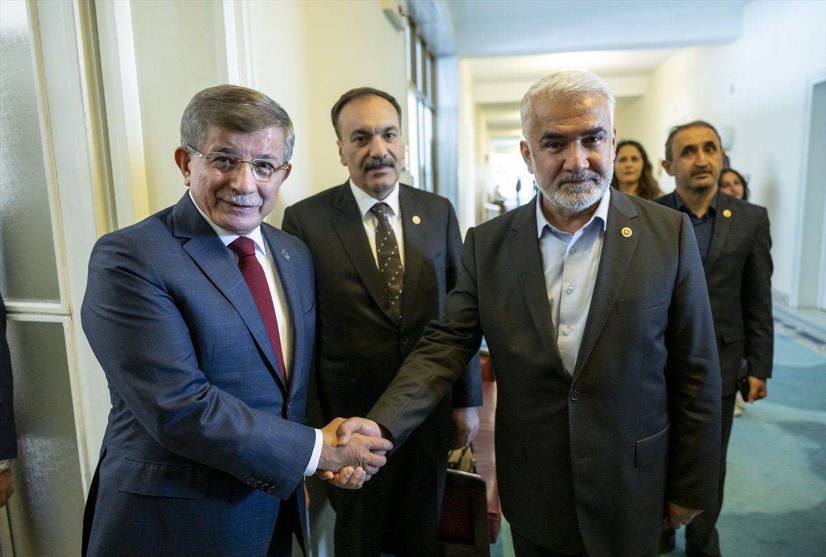 Ahmet Davutoğlu ve Zekeriya Yapıcıoğlu İsrail-Filistin çatışması hakkında görüştü