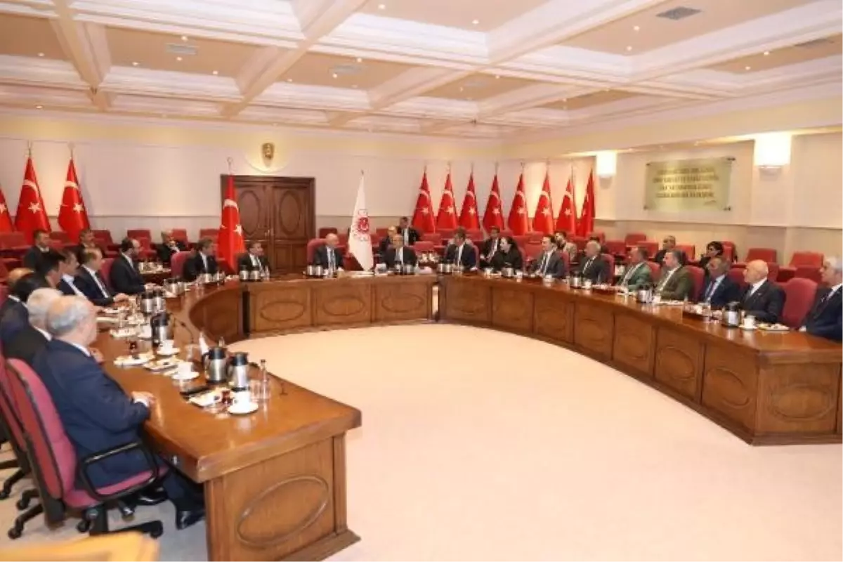 Milli Savunma Bakanı Yaşar Güler, Şırnak Valisi Cevdet Atay'ı kabul etti