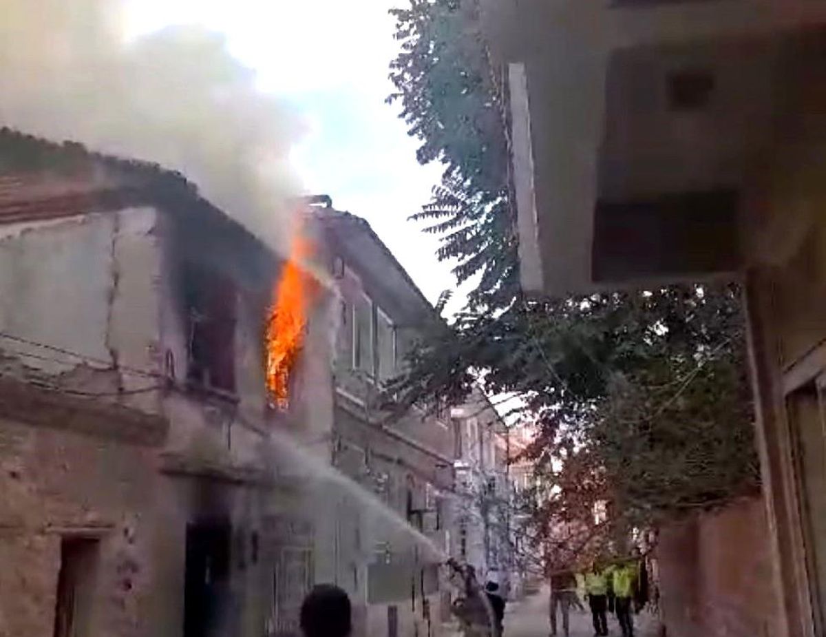 Balıkesir'de Tarihi Ev Alev Alev Yandı