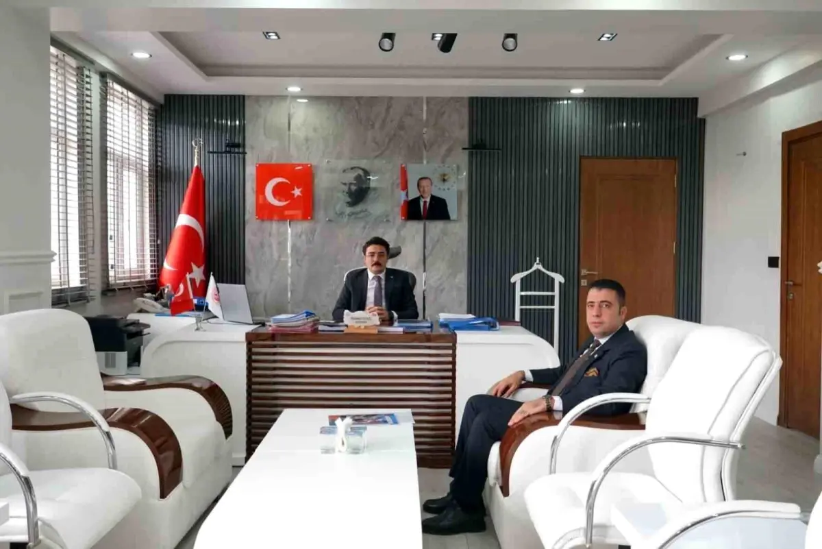 İş Adamı Esat Ekremoğlu, Beşiri Kaymakamı Muhammed Yılmaz'ı Ziyaret Etti