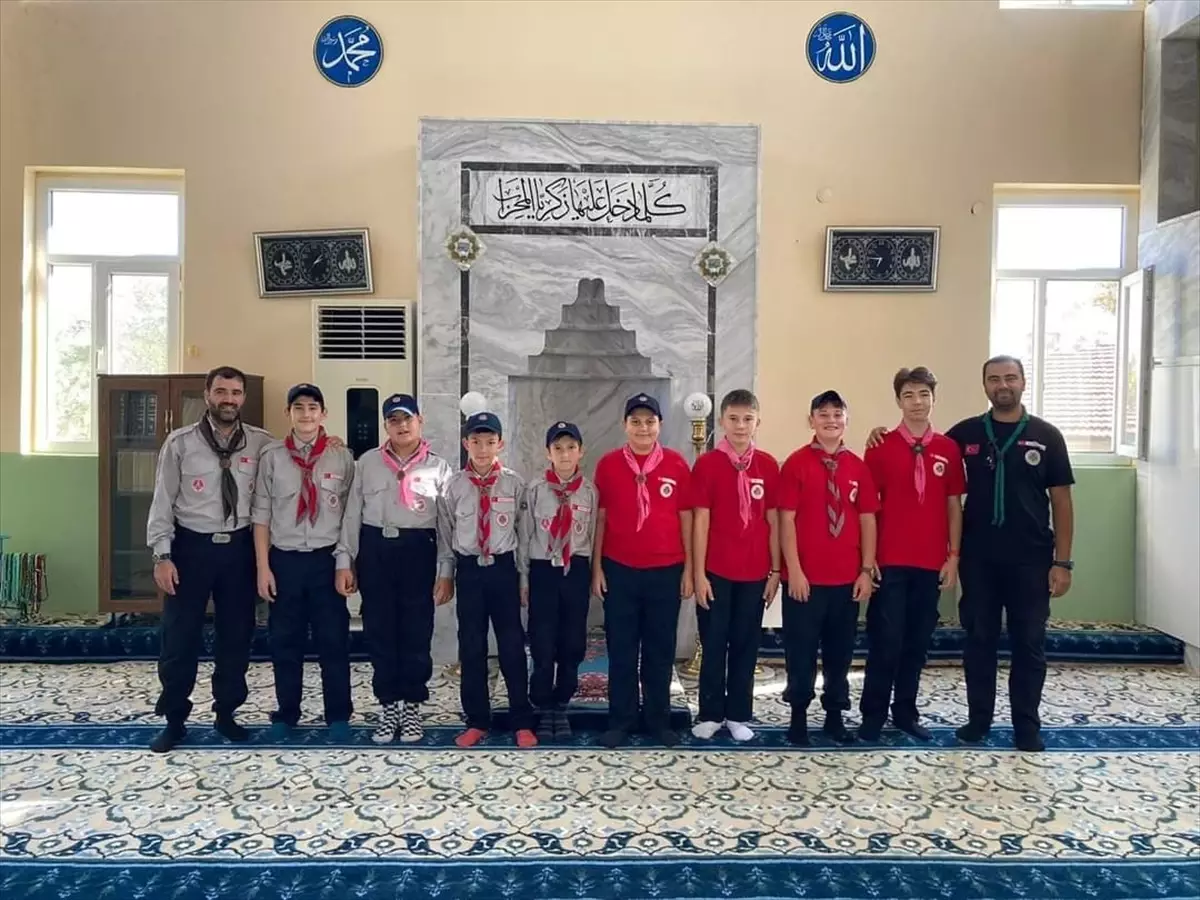 Edirne Müftülüğü Diyanet İzcileri Sarayakpınar Camisi'nde Temizlik Yaptı