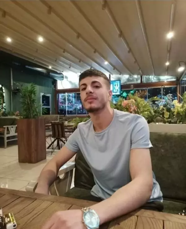 GAZİOSMANPAŞA'da Trafik Kazası: 2 Genç Hayatını Kaybetti