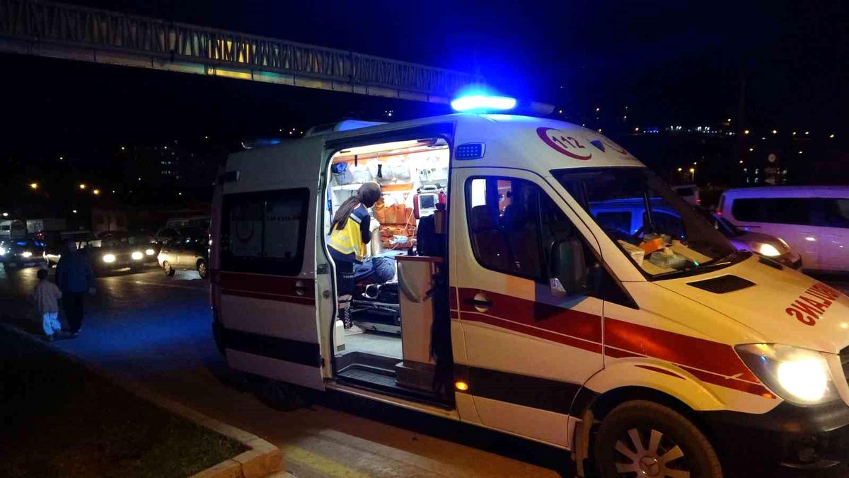 Malatya'da sivil polis aracı ile otomobilin karıştığı trafik kazasında 2'si polis memuru, 4 kişi yaralandı