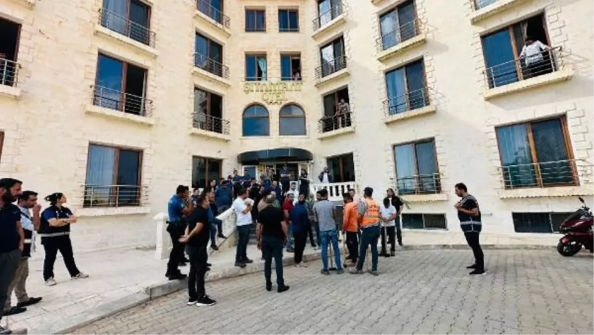 Halfeti'de otel yıkımında gerginlik çıktı