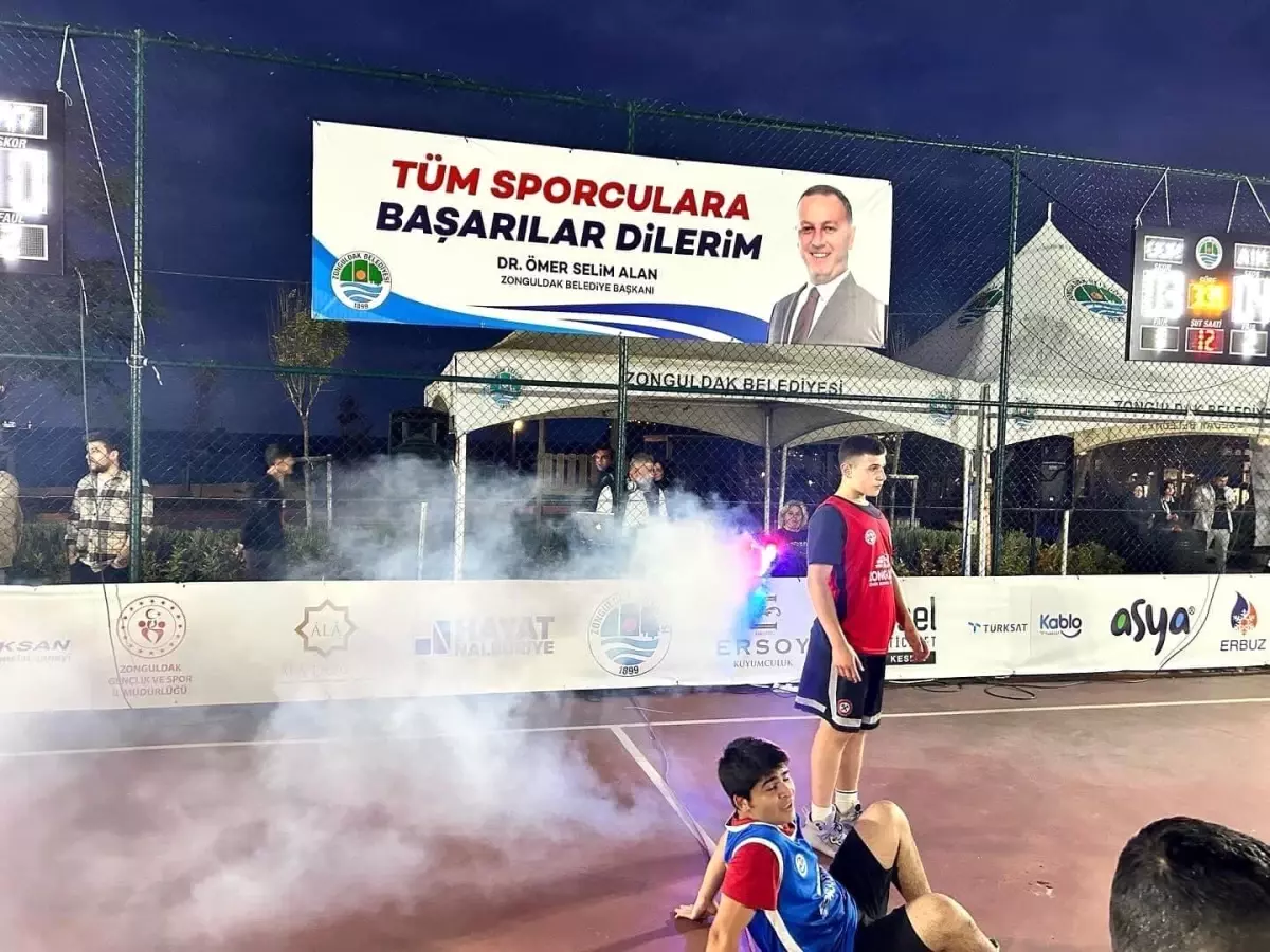 Zonguldak'ta 3x3 Sokak Basketbol Turnuvası Başladı