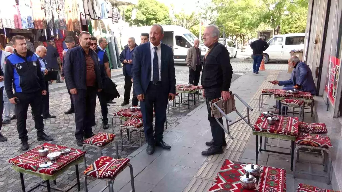 Van Büyükşehir Belediyesi Zabıtası Kaldırım İşgali Denetimi Yaptı