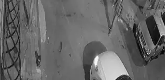 Bayrampaşa'da Ev Kurşunlama Olayı: Kadının Evi Kurşun Yağmuruna Tutuldu