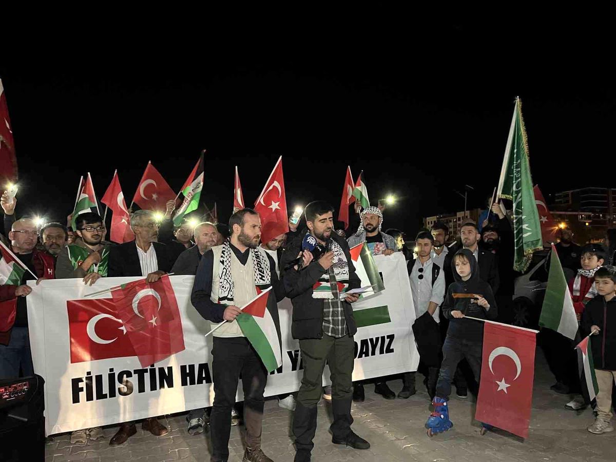 Eskişehir'de Filistin'e Destek İçin 100 Araçlık Konvoy Düzenlendi