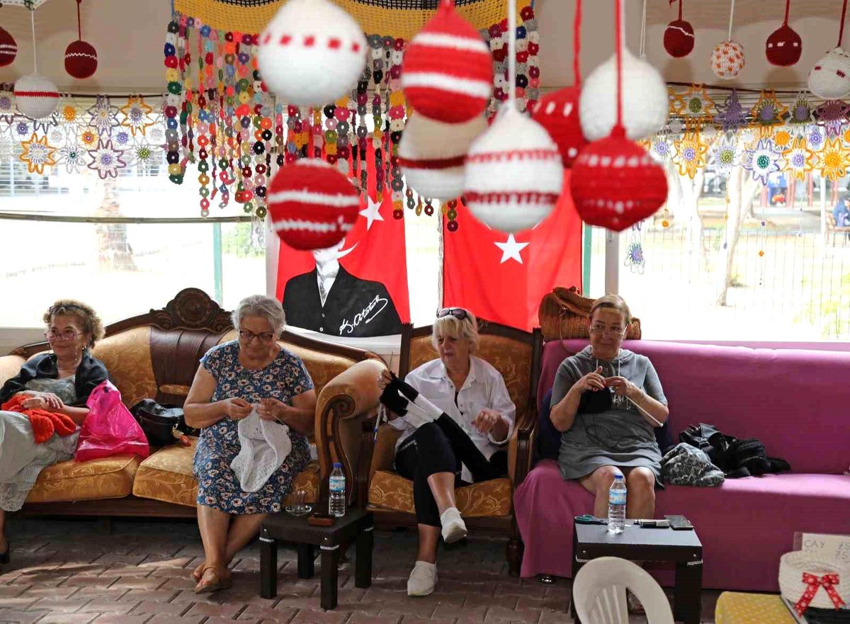 'Mezitli Örgü Evi' kadınların buluşma noktası oldu