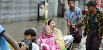 Myanmar'da Sel Felaketi: 27 Bin Kişi Yerinden Oldu