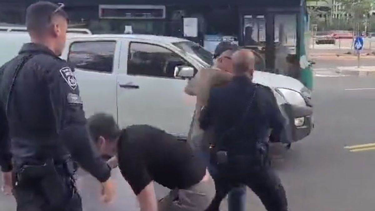 Tel Aviv'de, Gazze'deki insanlık dramını protesto eden İsrailliler, İsrail polisinin hışmına uğradı