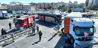 Tekirdağ Çerkezköy-Çorlu yolu Kızılpınar ışıklı kavşakta otobüs ile tırın çarpışması sonucu can pazarı yaşandı