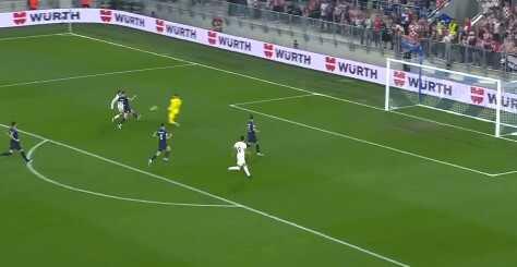 13 dakikada 3 net kurtarış! Livakoviç, millilerimize geçit vermiyor 13 dakikada 3 net kurtarış! Livakoviç, millilerimize geçit vermiyor