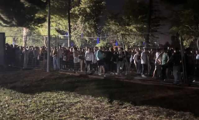 Adana Valiliği'nin iptal kararı mahkemeden döndü, Çukurova Rock Festivali katılımcılara kapılarını açtı Adana Valiliği'nin iptal kararı mahkemeden döndü, Çukurova Rock Festivali katılımcılara kapılarını açtı