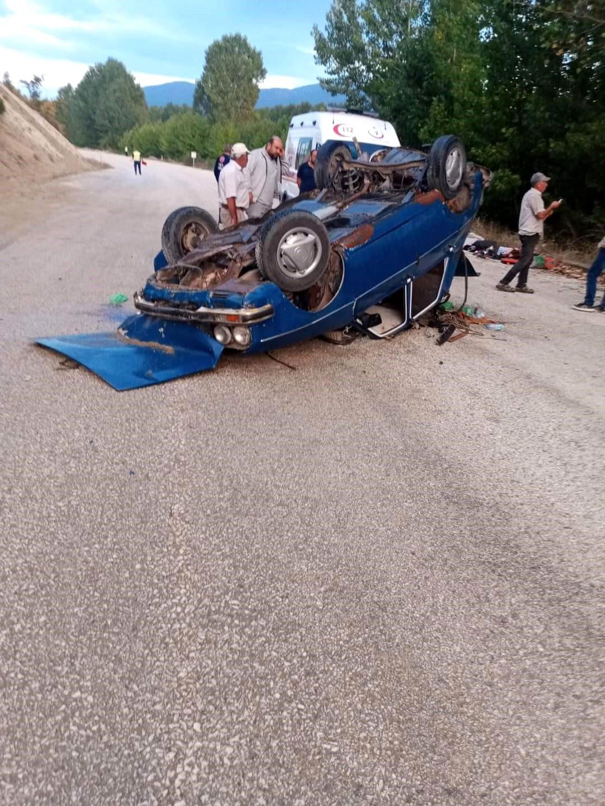 Burdur'da Otomobil Takla Attı: 3 Kişi Yaralandı