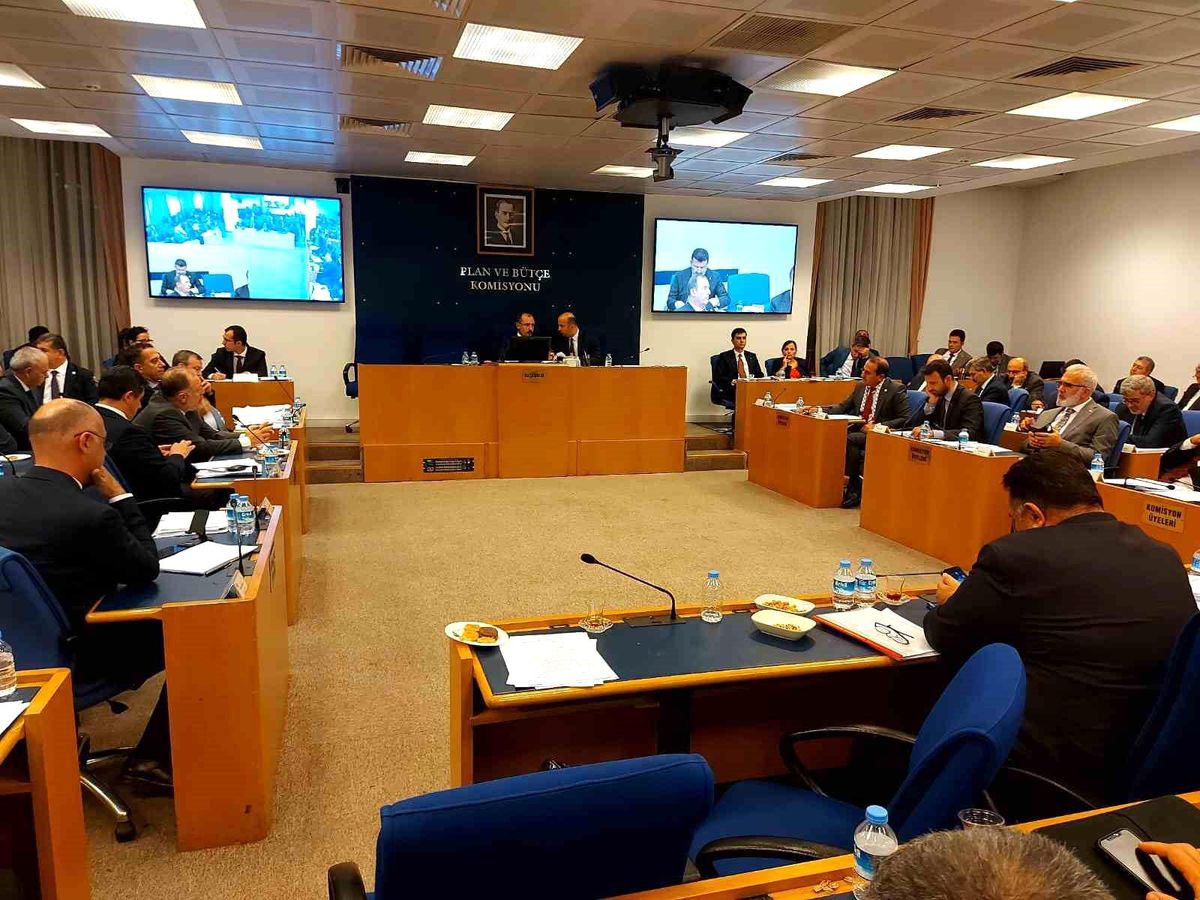 'Emekliye tek seferlik 5 bin liralık ödeme' düzenlemesi Plan Bütçe Komisyonu'na sunuldu