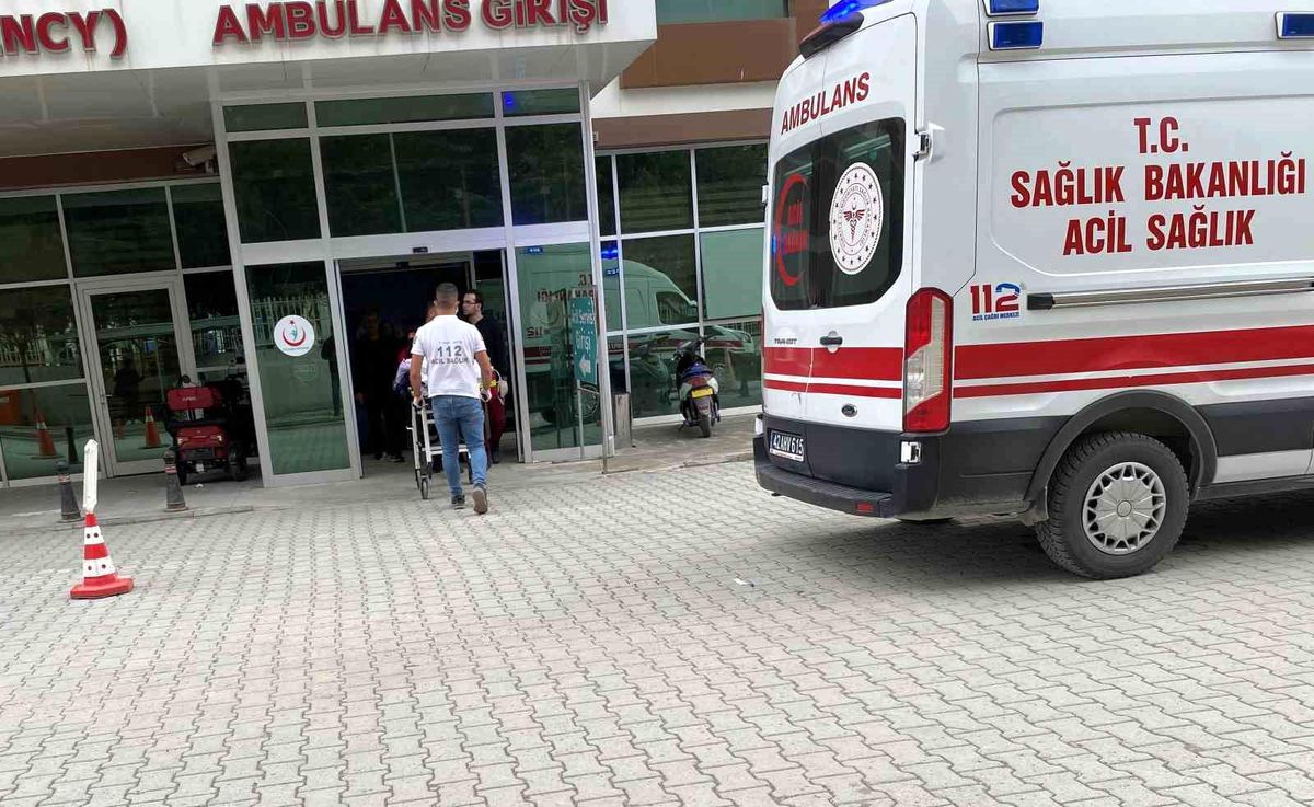 Konya'da otomobil şarampole devrildi, 2 kişi yaralandı