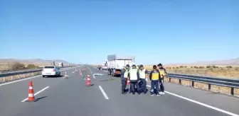 Ankara-Niğde Otoyolunda TIR'dan İnen Kişi Araç Çarpması Sonucu Hayatını Kaybetti